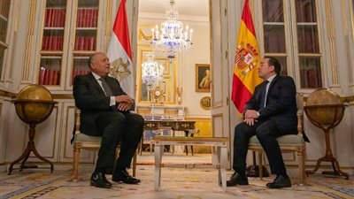 وزير الخارجية يجري مشاورات موسعة مع نظيره الإسباني