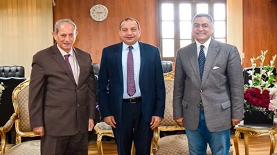 رئيس جامعة بني سويف يستقبل سفير مصر فى بروندى