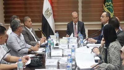 محافظ القليوبية يبحث طلبات المعلنين و تعظيم موارد الإعلانات