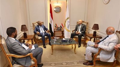 الوزير يبحث مع السفير السودانى التعاون الثنائى فى مجال النقل