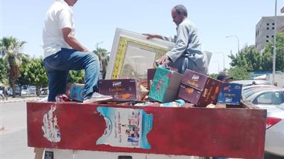 جهاز بدر يشن حملة لإزالة الإشغالات ويتحفظ على مواد بناء ويحرر 20 محضر