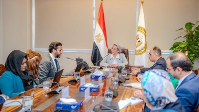 وزيرة البيئة تبحث مع «تيتان مصر للأسمنت» الاستثمار في تدوير المخلفات