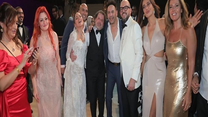 مصطفى قمر وزوجته