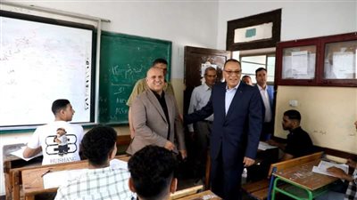 محافظ الشرقيةيتفقد لجان إمتحانات الثانوية بمدرسة أحمد عرابي