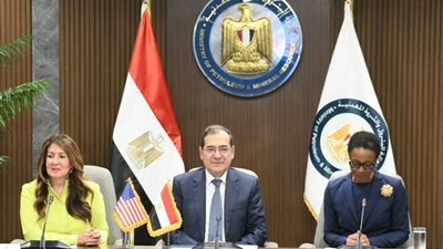 توقيع اتفاقيةمنحة دراسة جدوى بين الإسكندرية للبترول والوكالة الأمريكية