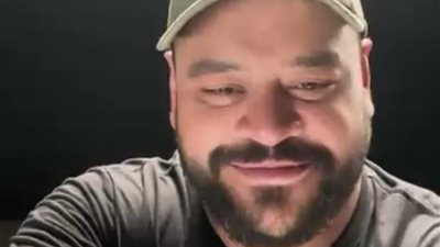 محمد ممدوح يروج لـ 