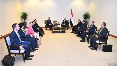 الرئيس السيسي يلتقي رئيس وزراء إسبانيا على هامش المؤتمر الدولي للاستجابة الإنسانية الطارئة لغزة