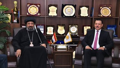 وفد ابراشية الكنيسة يزور جامعة الوادى الجديد للتهنئة بعيد الاضحي