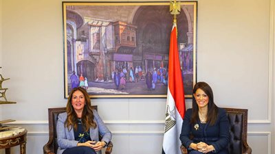 المشاط توقع مع السفيرة الأمريكية اتفاقيات 8 منح تنموية