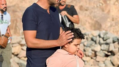 شاهد .. أحدث ظهور لـ محمد أمام من كواليس 