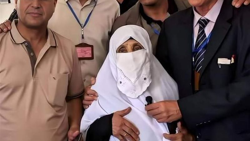 معمرة جزائرية تخوض