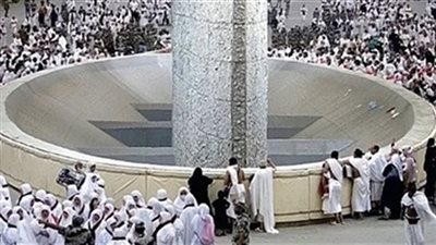 حجاج بيت الله الحرام يرمون الجمرات الثلاث في آخر أيام الحج