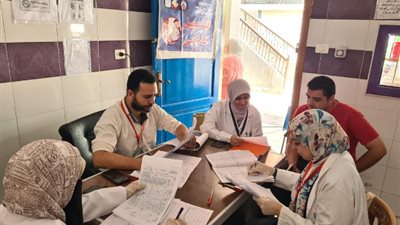 الكشف على 1252 مواطنا فى قافلة وحدة الشروق بدمنهور.. صور