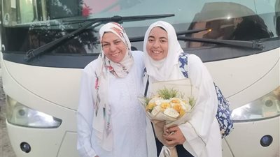 الإسماعيلية تستقبل حجاج الجمعيات الأهلية بالورود..صور