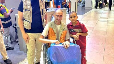 مش مصدق إني رجعت مصر: عودة ضحية سماسرة الحج وطفله..بالفيديووالصور