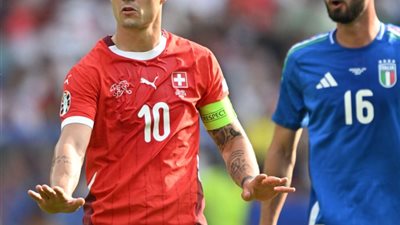 سويسرا ضد إيطاليا .. سكاماكا يسدد في القائد الأيمن لسويسرا