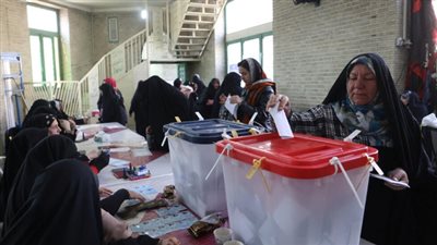 انتخابات الرئاسة الإيرانية تتجه نحو جولة إعادة بعد نسبة انخفاض تاريخية في المشاركة
