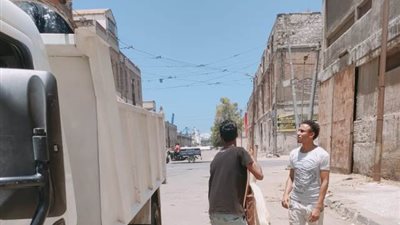 حملة ازالة ورفع المخلفات بسوق الجمعه بحى غرب