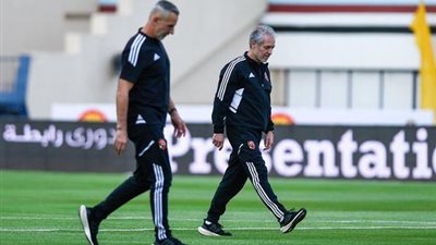 كولر يتفقد ملعب الكلية الحربية قبل مواجهة الأهلي وطلائع الجيش