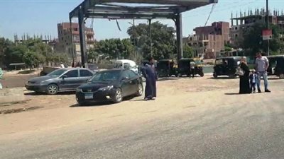 طريق الموت بنها - المنصورة أمام قرية جمجرة ..والأهالى تطالب بمطبات.. بالفيديو