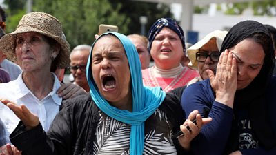جنازة السبسى تخرج الان من القصر الرئاسى وبكاء وصرخات الشعب التونسى تلحقة (صور)
