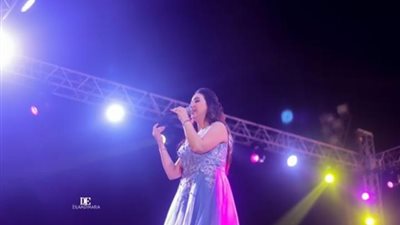 آيه عبد الله تتألق بفستان 
