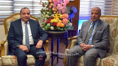 رئيس جامعة بني سويف يهنئ مدير الأمن الجديد
