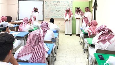 مساعد مدير عام تعليم تبوك للشؤون التعليمية يتفقد برامج التدريب الصيفي