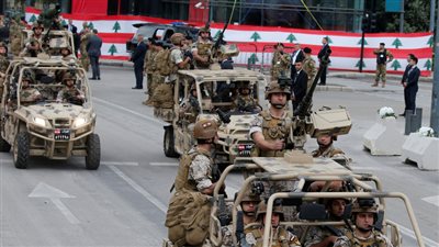 عرض عسكري في لبنان بمناسبة عيد الجيش