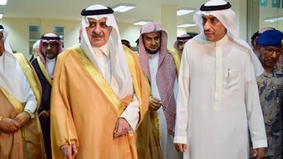 أمير تبوك يقف على استعدادات مدينة الحجاج بمنفذ حالة عمار.. صور