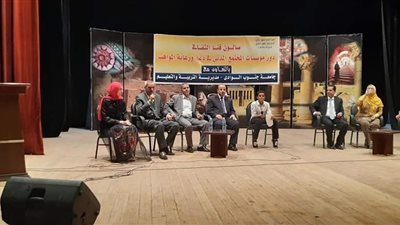 تنظيم صالون ثقافى لدعم ورعاية الموهوبين على مسرح قصر ثقافة قنا