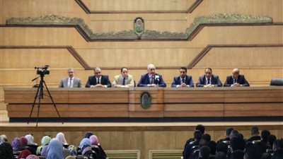 عاشور لشباب المحامين: الوزراء والمحافظون والقضاة يعتزون بأداء اليمين وقسم المحاماة.. 