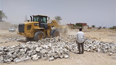 حملات إزالة لتعديات الأراضى الزراعية وأملاك الدولة بمراكز الفيوم.. صور