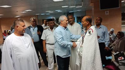 محافظ الأقصر يودع آخر أفواج الحجاج بالمطار
