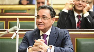 عبد الرحيم علي يتبرع لمعهد الاورام بخمسين الف جنيه.. تعالوا نحول المحنة الى منحة