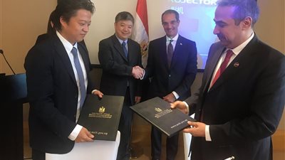 عمرو طلعت يلتقي مسئولي شركة فايبر هوم لتكنولوجيا الاتصالات