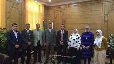 رئيس جامعة بنها يبحث مع ممثلي هواوي سبل التعاون