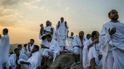 ما هو وقت الوقوف بعرفة والنفرة منها؟