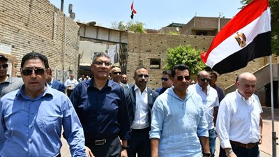 وزير الرياضة ومحافظ الجيزة يفتتحان أعمال تطوير مركز شباب ميت عقبة