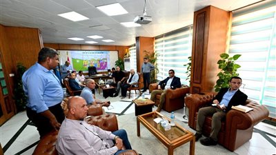 وزير الإسكان يعقد اجتماعا بمقر جهاز برج العرب الجديدة