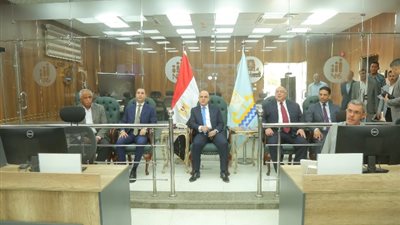 محافظة كفر الشيخ يتابع الخدمات من مركز الشبكة الوطنية للطوارئ