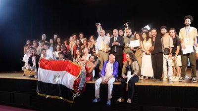 جامعة عين شمس الاولى على قارات العالم بالعرض المسرحي سالب صفر