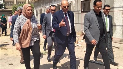 وزير العمل يتخذ قرارات تأديبية لغير الملتزمين.. ويحث العاملين على الإنضباط