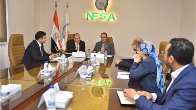 رئيس هيئة الدواء المصرية يعقد اجتماعا مع الهيئة القومية لسلامة الغذاء