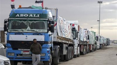 شاحنات المساعدات العالقة في مصر تفاقم الأزمة الإنسانية في غزة