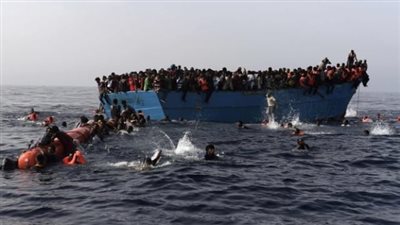 مصرع واصابة 13 في غرق قارب هجرة غير شرعية علي سواحل مطروح