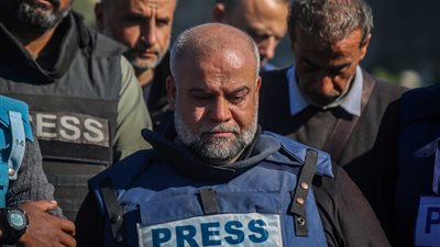 نقابة الصحفيين تكرم الدحدوح بجائزة الصحافة.. والأخير يتبرع بقيمتها لعلاج المصابين الفلسطينيين