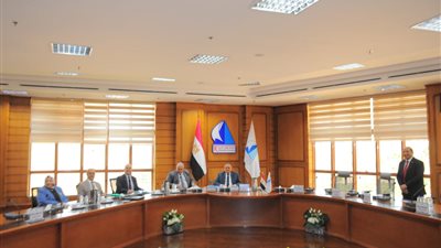 رئيس جامعة كفر الشيخ يترأس لجنة اختيار عميد كلية التربية بالجامعة