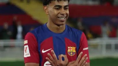 رسميًا.. برشلونة يعلن تسجيل لامين يامال وكوبارسي فى الفريق الأول