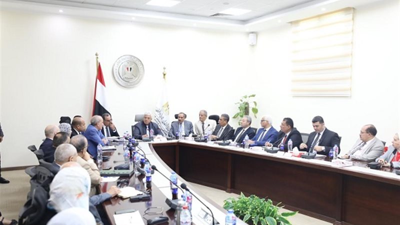 الدكتور ايمن عاشور